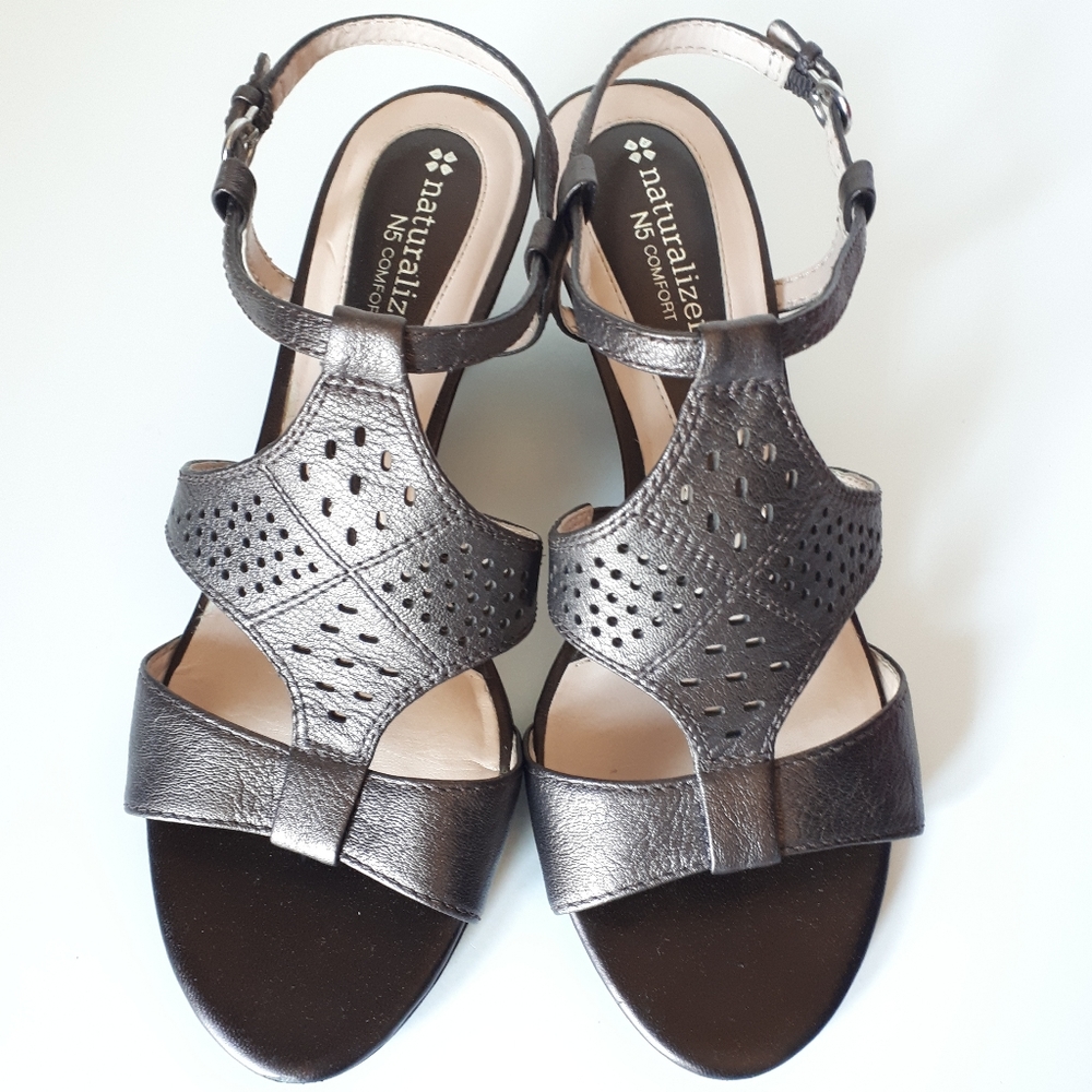 Naturalizer Leather Bronze Low Heel Sandal 8 Wide